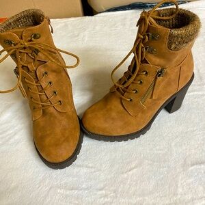 Women’s Brown Torrid Lace up Hiker Boots with Chunky Heel size 7 Wide